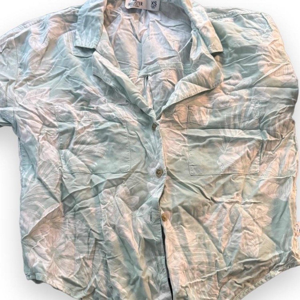 Hollister mint green tropical floral tie-front crop blouse, size XS